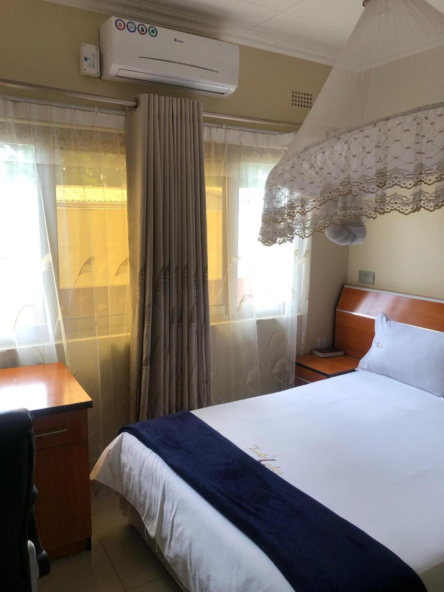 Travelodge 布兰太尔 外观 照片