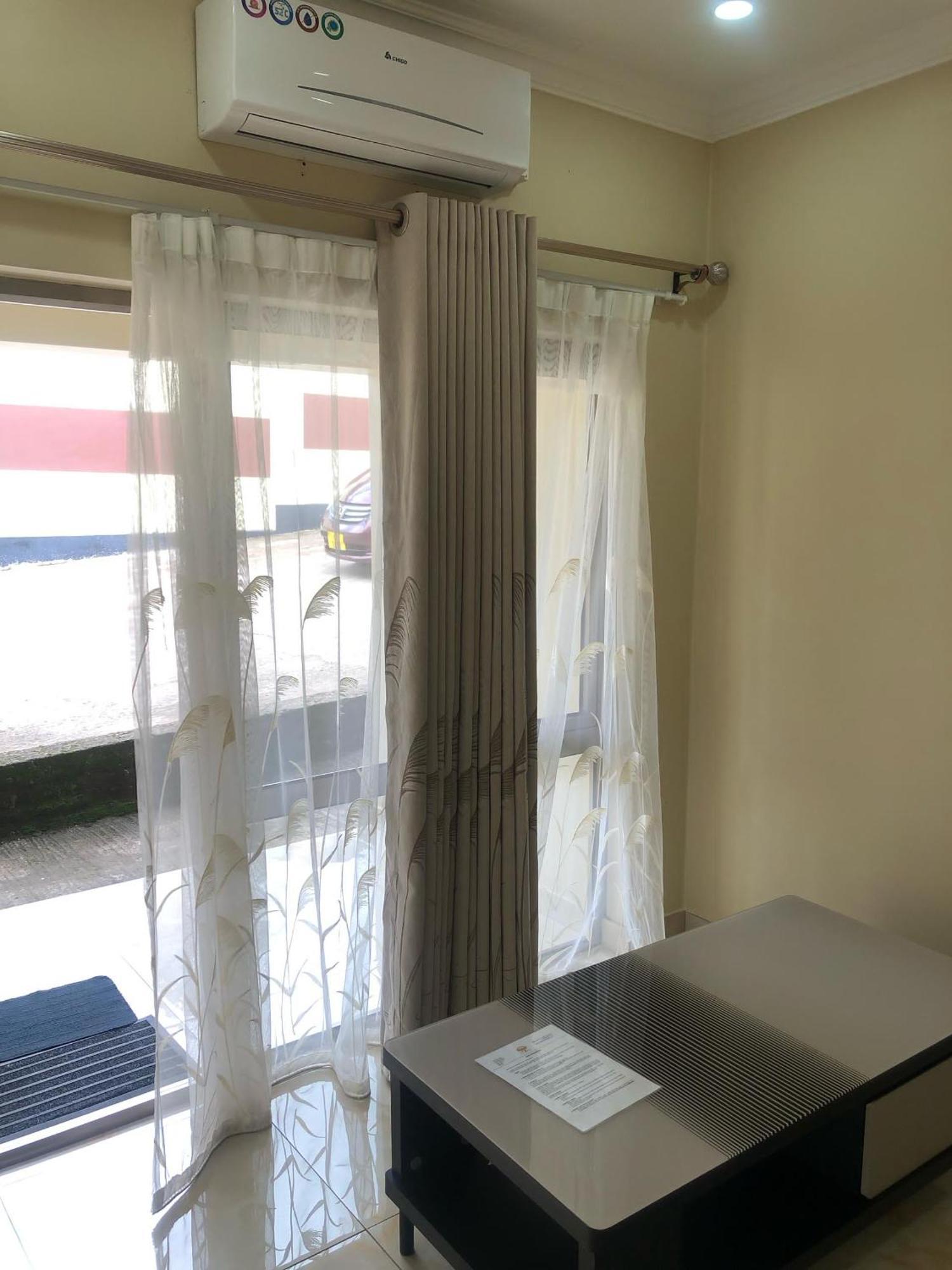 Travelodge 布兰太尔 外观 照片