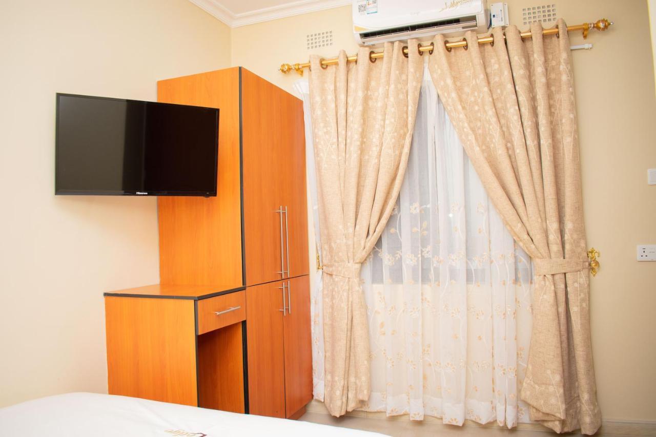 Travelodge 布兰太尔 外观 照片
