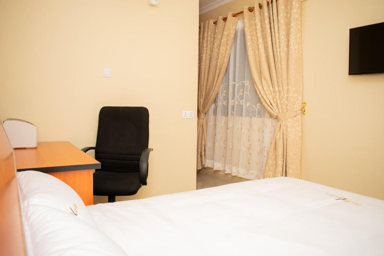 Travelodge 布兰太尔 外观 照片