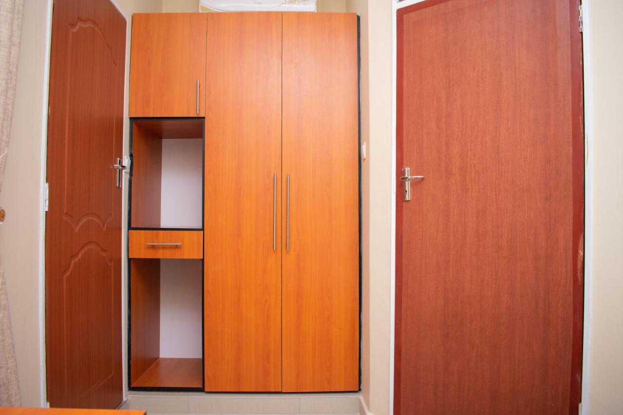 Travelodge 布兰太尔 外观 照片